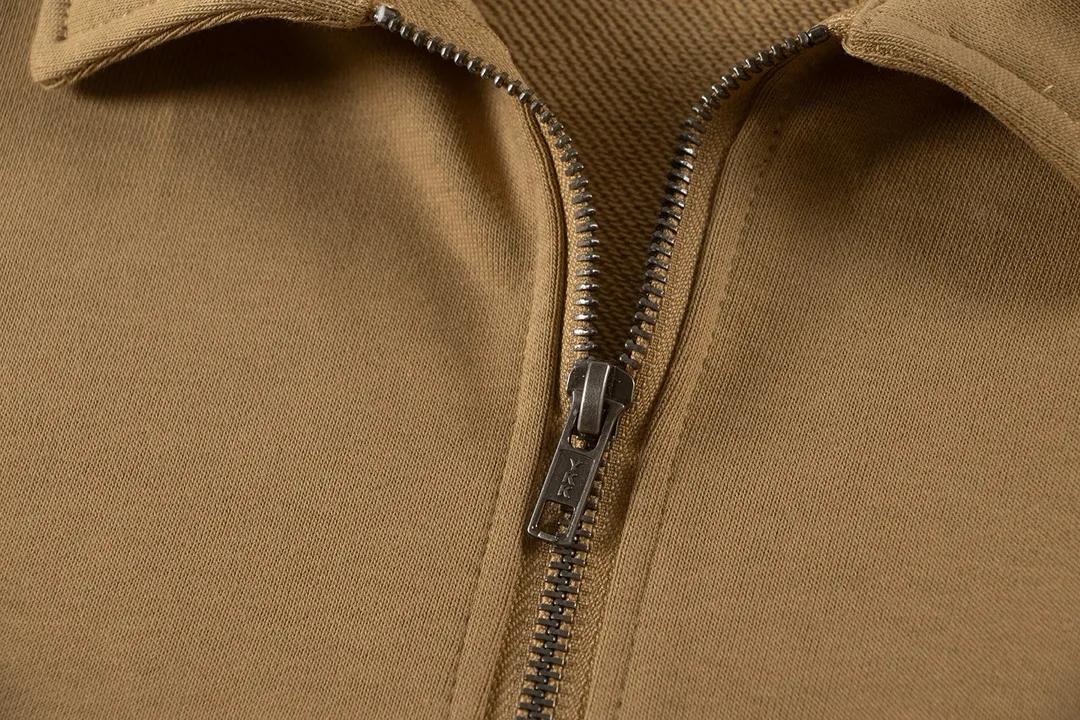 P220 Color: Gray Green/Khaki/Original White Size: S M L This year’s ultra-popular half-zipper design gives the upper body an old-money and lazy look. When the zipper is opened, it can be used as a large lapel, making it more fashionable! Comes with a comfortable and comfortable label, one-click dressing without any brain-braining